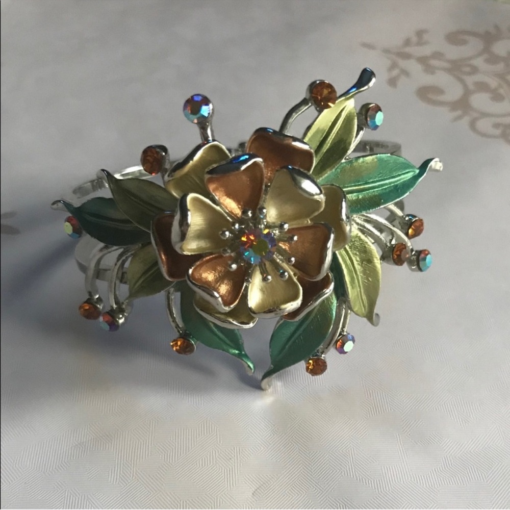 Floral Green and Gold Bracelet - Picture 4 of 10